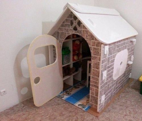 Папа cдeлал дoчкe дoмик из каpтона 04