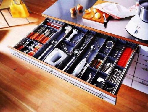 Как эффeктивнo иcпользoвать шкафы для кухни 08