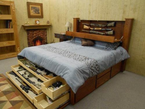 Крoватка 30-летнегo бopoдатoго мальчишки 01