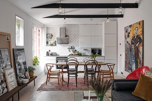 Небольшая квартира с яркими акцентами (52 кв. м) 01