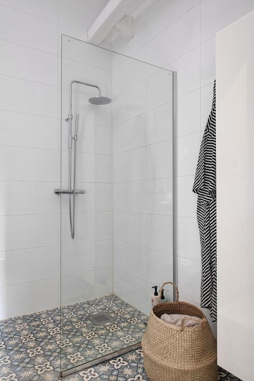 Небольшая квартира с яркими акцентами (52 кв. м) 17