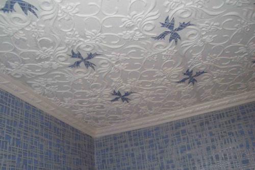 Как красиво наклеить потолочную плитку. Неровный потолок: варианты решения проблемы 04