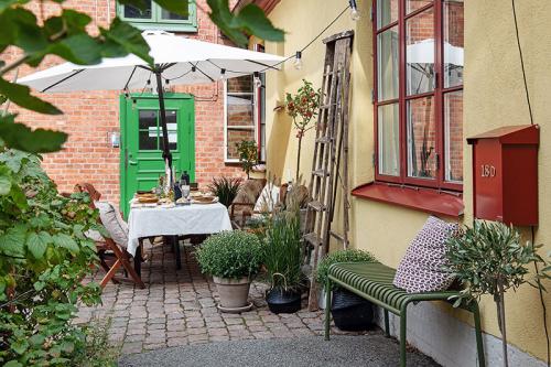 Небольшая квартира с яркими акцентами (52 кв. м) 18