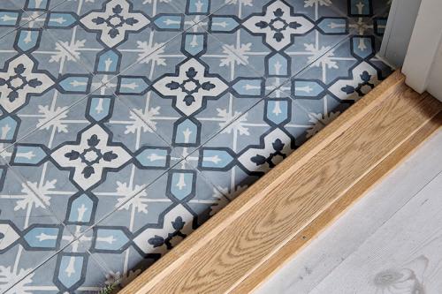 Небольшая квартира с яркими акцентами (52 кв. м) 16