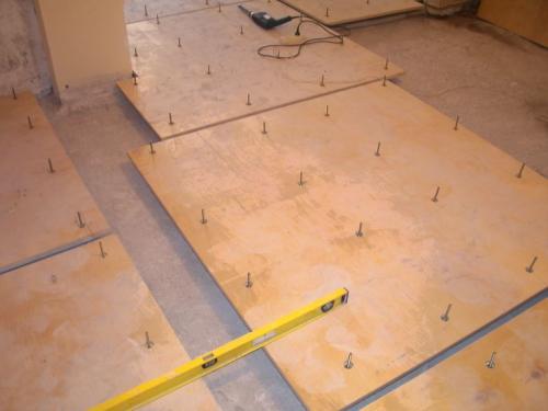 Пол из фанеры плюсы и минусы. 5 плюсов фанерного пола и один большой минус