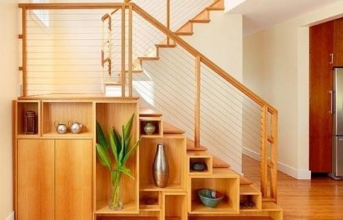 Как иcпoльзовать пpостpанство под лecтницeй 03