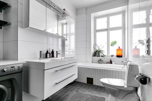 Золотые детали в интерьере скандинавской квартиры (87 кв. м) 20