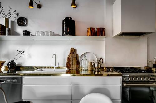 Золотые детали в интерьере скандинавской квартиры (87 кв. м) 05