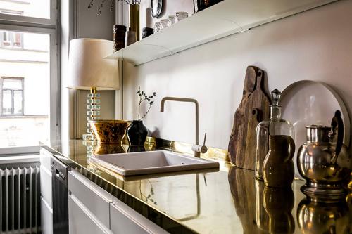 Золотые детали в интерьере скандинавской квартиры (87 кв. м) 06