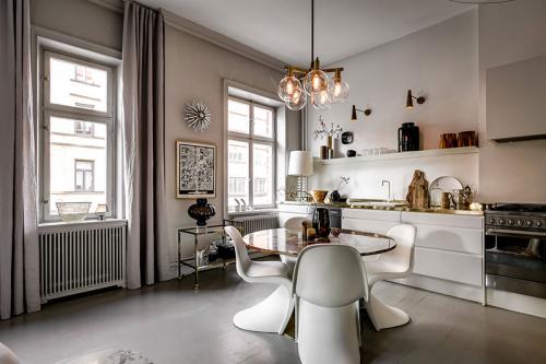 Золотые детали в интерьере скандинавской квартиры (87 кв. м) 09