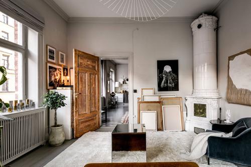 Золотые детали в интерьере скандинавской квартиры (87 кв. м) 19