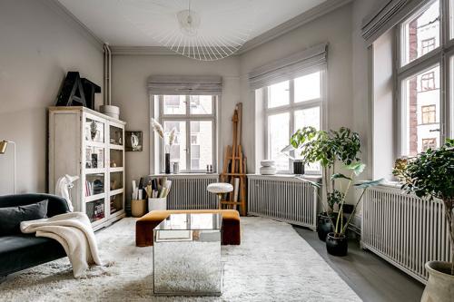 Золотые детали в интерьере скандинавской квартиры (87 кв. м) 16