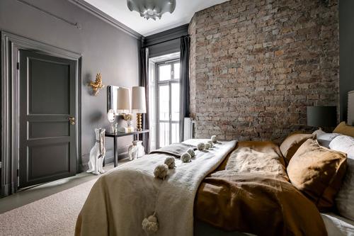 Золотые детали в интерьере скандинавской квартиры (87 кв. м) 14