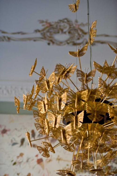 Красивая спальня с бабочками 03