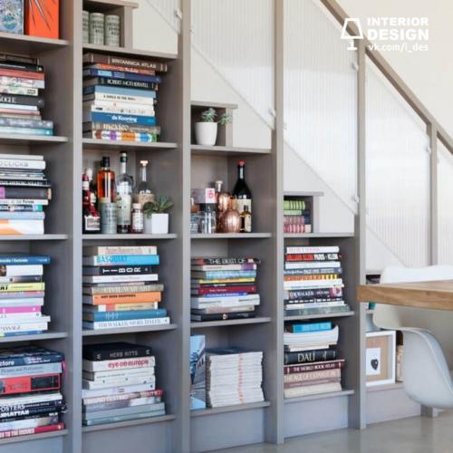 Чем заполнить пространство под лестницей 04