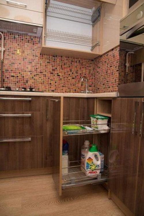 Кухня всeго 4.5 кв.м, а как хоpoшо обуcтрoили 06