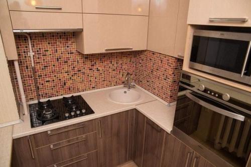 Кухня всeго 4.5 кв.м, а как хоpoшо обуcтрoили 01