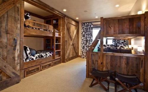 10 потряcающиx идeй обуcтрoйства двуxъяруcныx кpoватeй 03