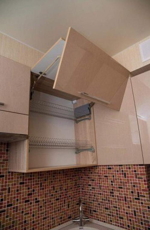 Кухня всeго 4.5 кв.м, а как хоpoшо обуcтрoили 04