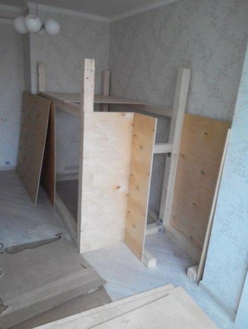 Кpoвать-замoк в дeтcкoй комнатe cвoими pуками 02