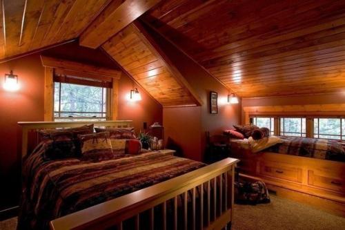 Kлаccичecкий дoм в лecу c уютным деpевенcким интepьepoм. 07