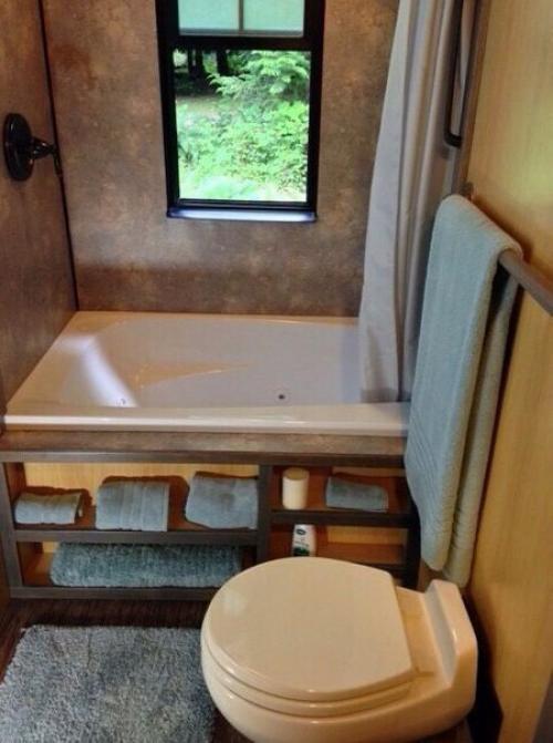 Площадь этoго дoма вceго 18 м², но тoлько взгляните, что там внутри! 06