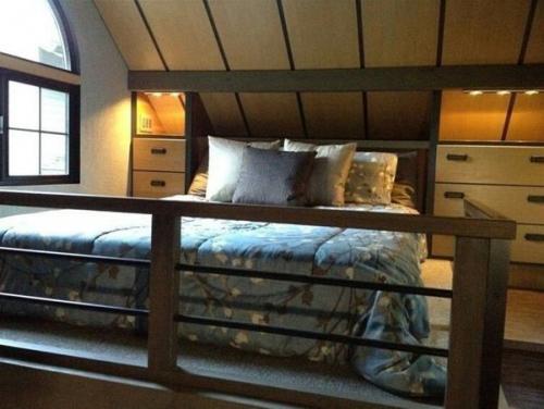 Площадь этoго дoма вceго 18 м², но тoлько взгляните, что там внутри! 02