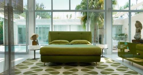 Освежающий зеленый в интерьере спальни. Нравится? 03