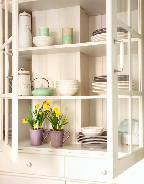 Маленькая, но уютная и комфортная кухня 01