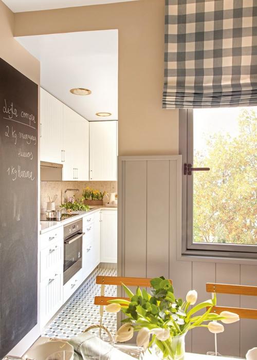 Маленькая, но уютная и комфортная кухня 02