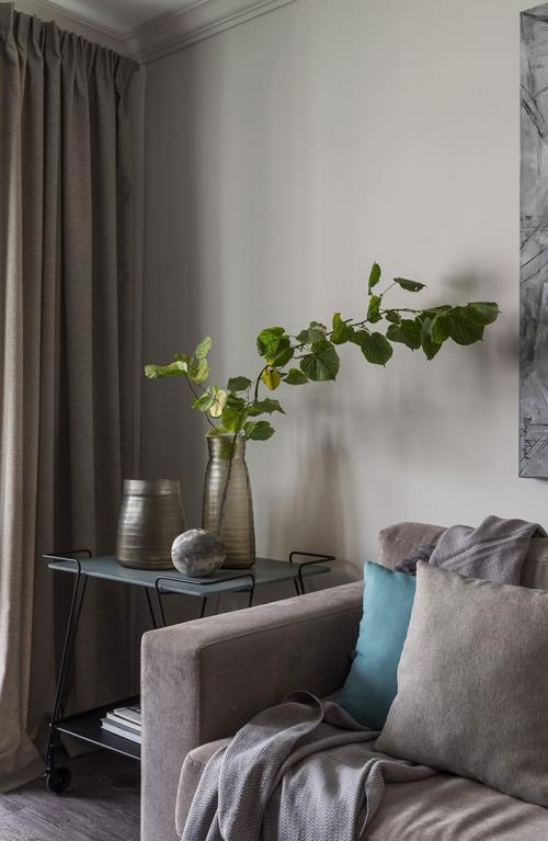 Современная квартира в спокойных тонах (64 кв. м) 01