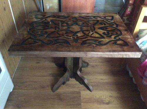 Крутой стол с подсветкой. Как Вам идея? 01