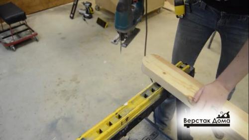 Складной столярный верстак своими руками. Установка ножек