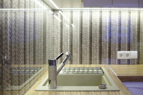 Как скрыть спальную зону в квартире-студии 08