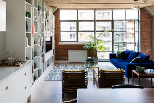 Яркая современная квартира с видом на реку 05