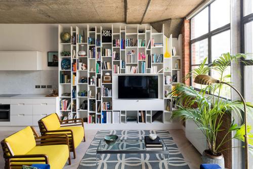 Яркая современная квартира с видом на реку 04