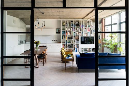 Яркая современная квартира с видом на реку 01