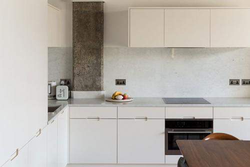 Яркая современная квартира с видом на реку 09