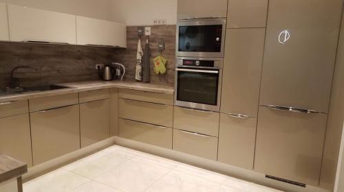 Сочетание бежевого цвета в интерьере кухни. Почему бежевый цвет так популярен в интерьере кухни