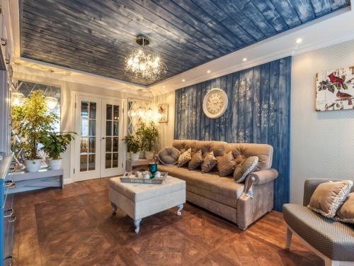 Как скрыть неровности стен декором. Как скрыть неровность стен