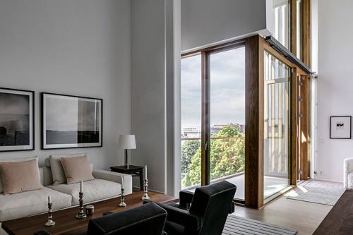 Открытое пространство и ничего лишнего: современная квартира в Швеции 05