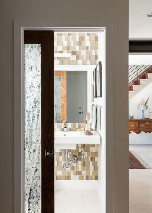 Дом художника в США: принты, фактуры и предметы искусства 07