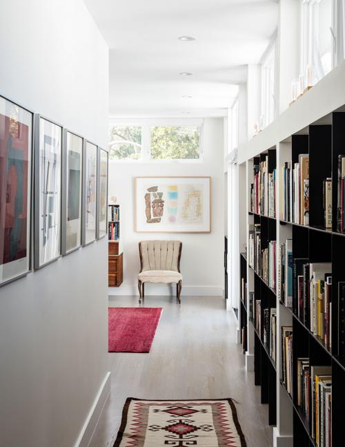 Дом художника в США: принты, фактуры и предметы искусства 06