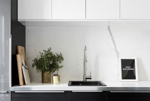 Стильная черно-белая квартира дизайнера в Москве (58 кв. м) 04