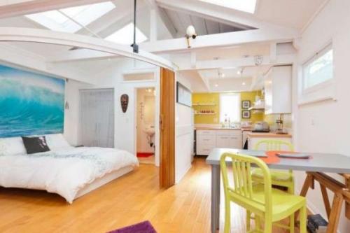 Как разделить комнату с двумя окнами на две. Виды перегородок