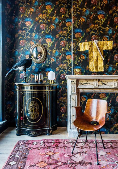 Цветы, орнаменты и старинная мебель: экстраординарная квартира адвоката в Брюсселе 01