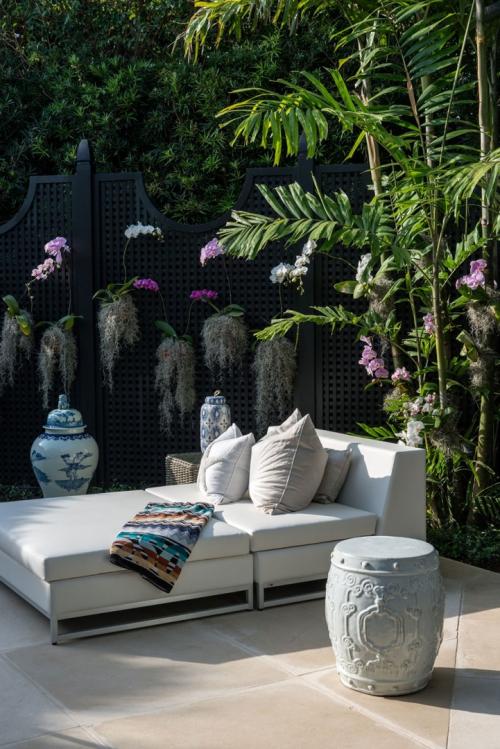 Интерьер особняка в пляжном стиле 02