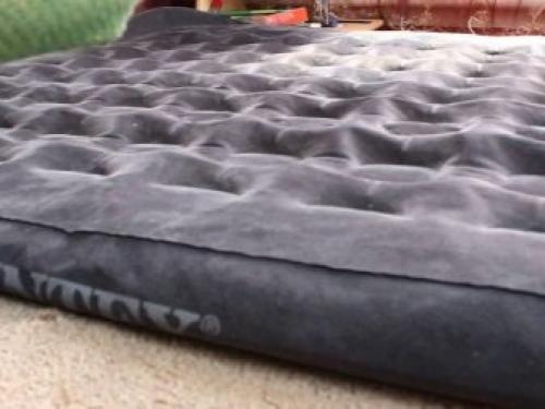 Чем заклеить надувной матрас Intex. Как я заклеивал надувную кровать Intex 11 Чем заклеить надувной матрас Intex. Как я заклеивал надувную кровать Intex 11