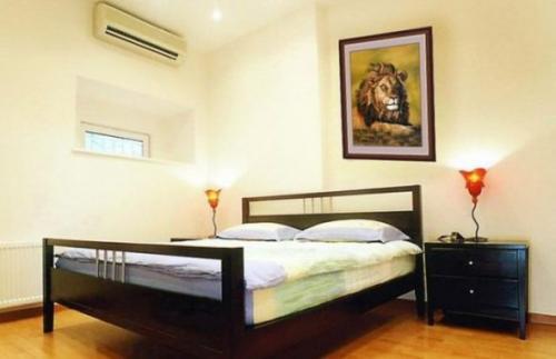 Как правильно повесить картину над кроватью. Рекомендации фэн-шуй при выборе картин в спальню