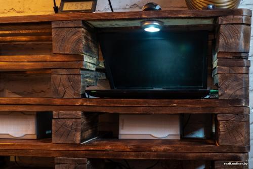 Дешевый лофт ремонт. Стойки, как в Jysk и кровать из поддонов